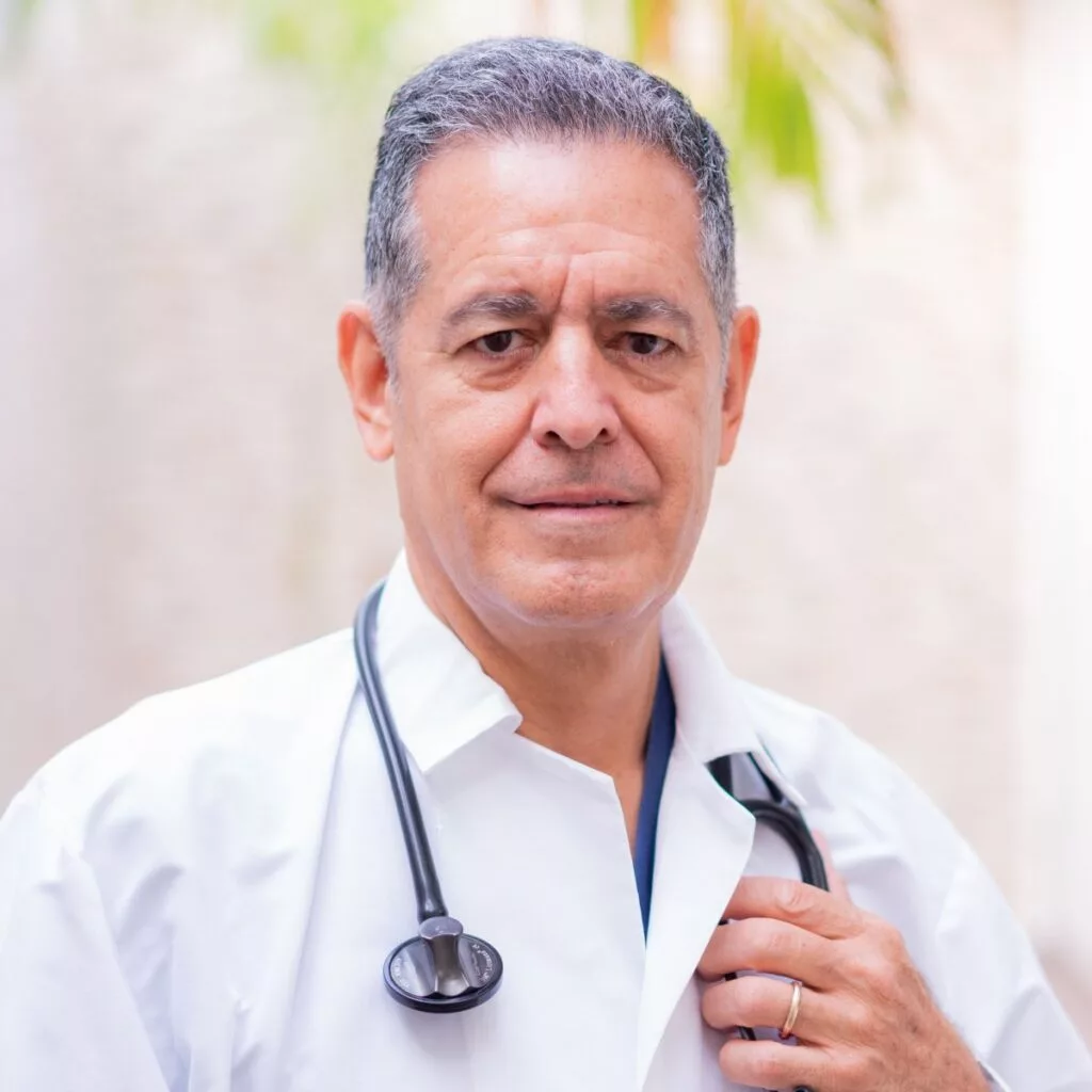 Арутюнян Михаил Каренович — врач анестезиолог-реаниматолог, нарколог клиники «Феникс»